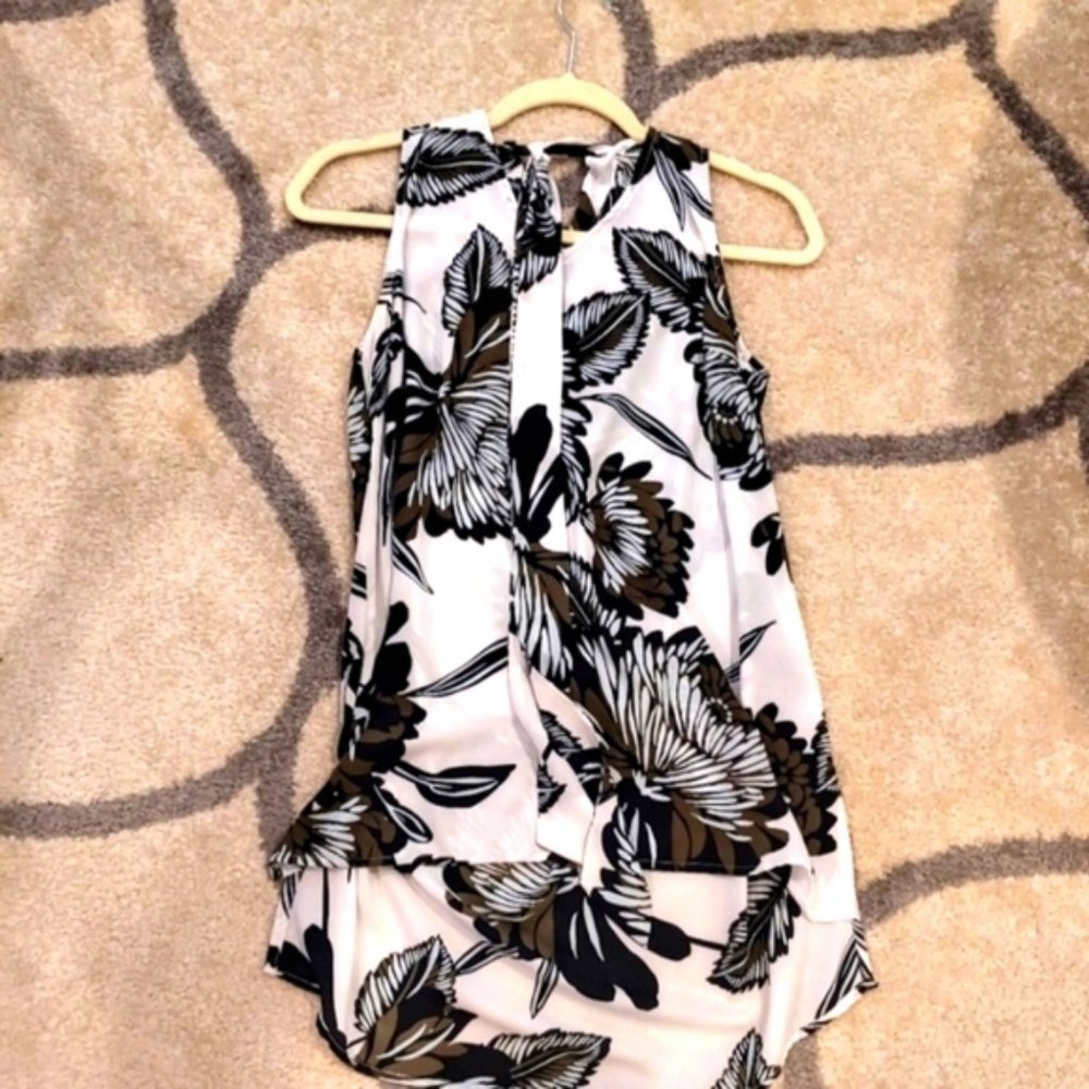 WHO WHAT WEAR White Floral Tank - Medium Who What Wear